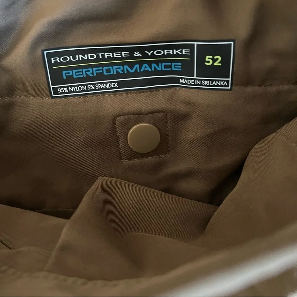 Roundtree & Yorke Brown Classic Fit Performance Cargo Shorts